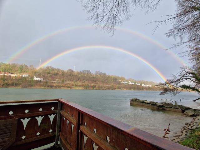 Regenbogen über dem Rhein. Foto: H. Zumsteg, Sisseln